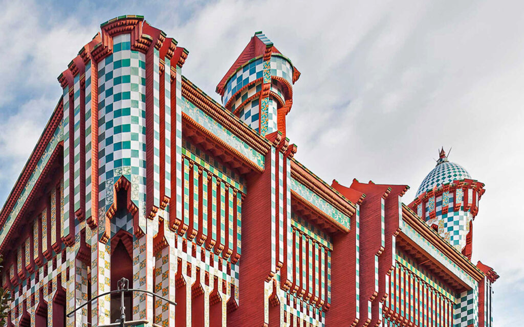 Casa Vicens in Barcelona: Colorful facade with red brick and ceramic tiles.